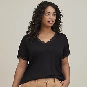 Torrid CLASSIC FIT FEATHER SOFT SLUB LACE TRIM V-NECK BLACK TEE Size 3